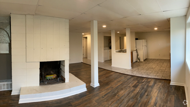 Building Photo - 817 S 140th St Unit lower Rental