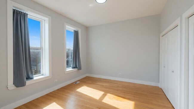 Photo - 932 N Richmond St Unit 1F