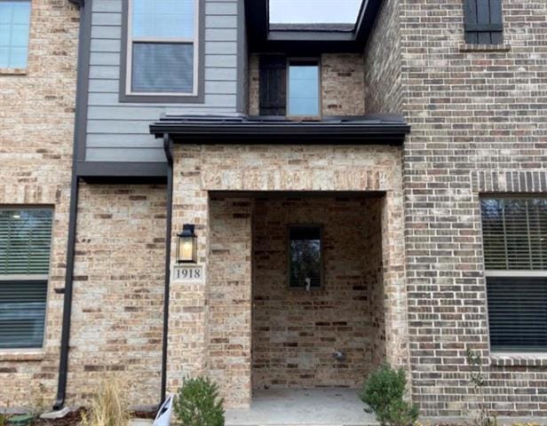 1918 McClane Dr