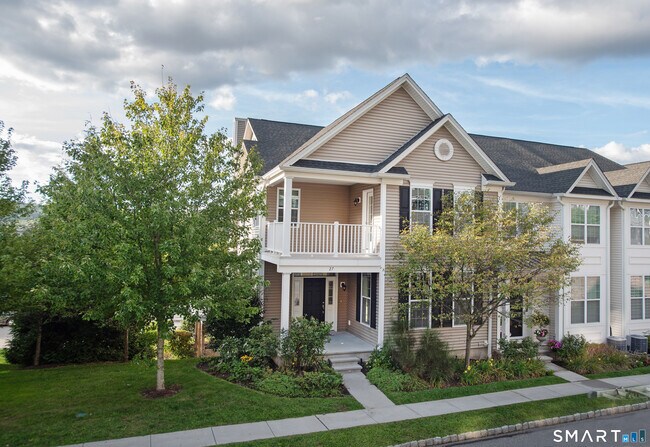Building Photo - 27 Warrington Round Unit 27