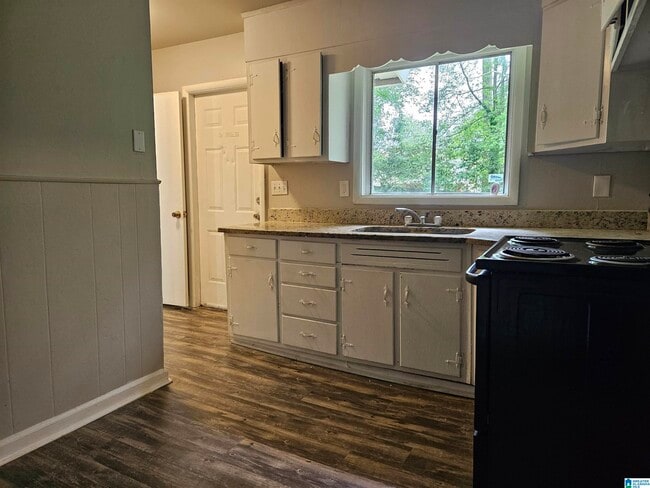 Photo - 433 Wedgeworth Rd