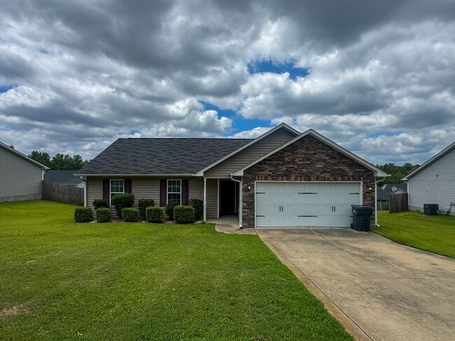 Building Photo - Charming 3 Bed 2 Bath Home in Fayetteville