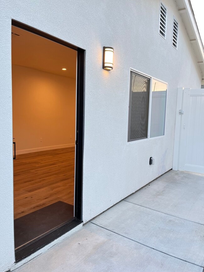 Building Photo - 9938 Lull St Rental