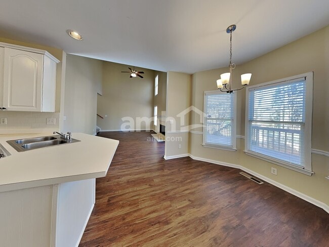 Photo - 3305 Maple Terrace Dr