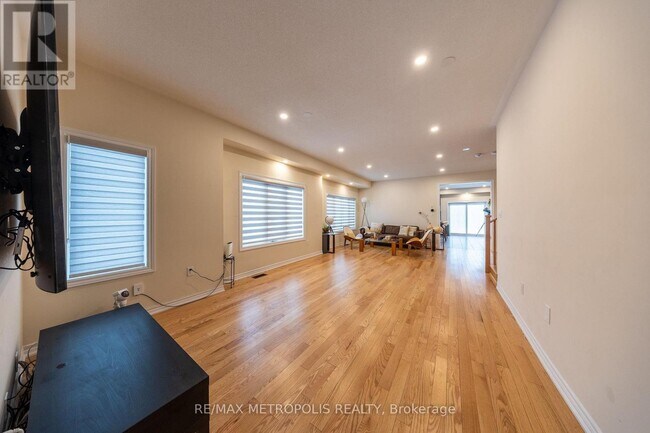 Photo - 217 Ronald Guscott St