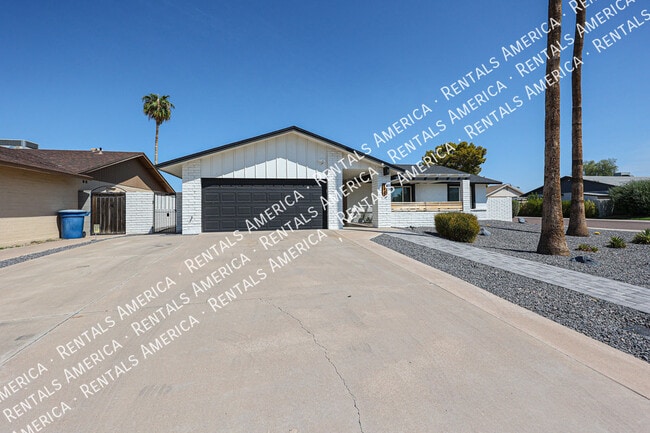 Building Photo - 1430 E Bell De Mar Dr