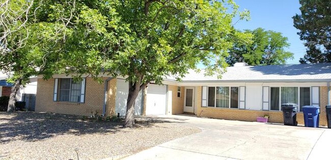Building Photo - 11613 Palm Springs Ave NE Rental