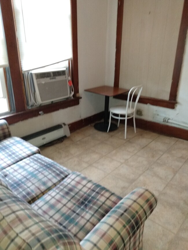 Living Room - 1408 University Ave