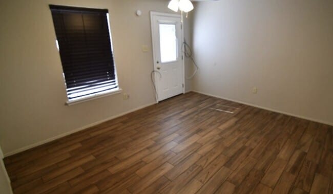 Photo - 4587 Yvonne Dr