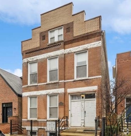 Building Photo - 1644 N Hermitage Ave Unit 1R Rental