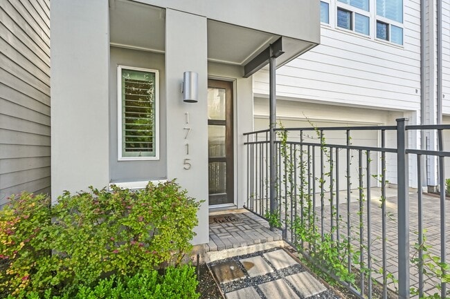 Photo - 1715 Goliad St
