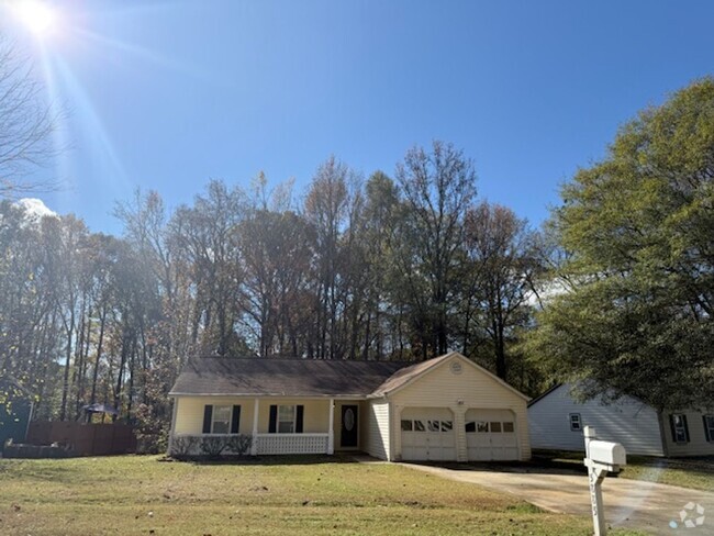 Building Photo - Lovely 3 BR / 2 Bath with Sunroom! Rental