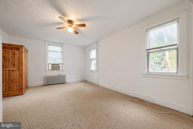 Photo - 612 Amoss Rd