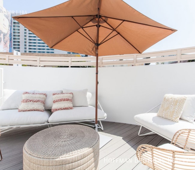 Photo - 6873 Franklin Ave Unidad 205