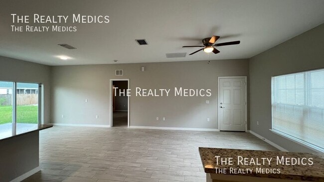 Photo - 3290 Halden Ave SE