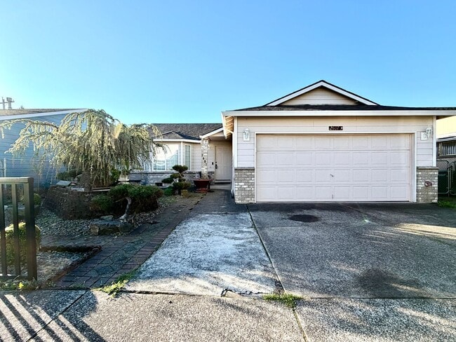 Photo - **$500 OFF THE FIRST MONTH'S RENT** Cozy R...