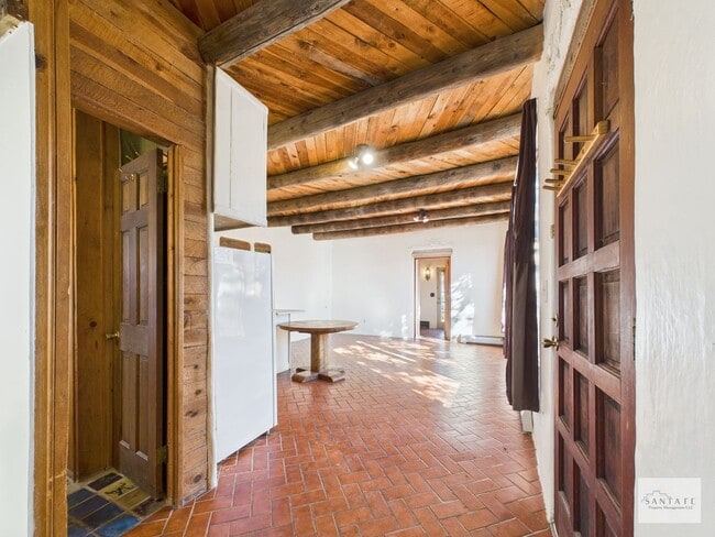 Building Photo - 10 Metate Way Unit A