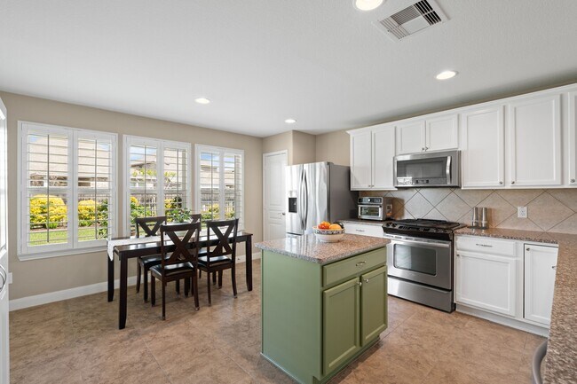 Building Photo - 2811 Cone Flower Dr