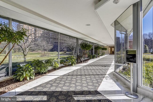 Photo - 4201 CATHEDRAL Ave NW Unidad 407W