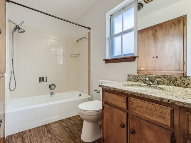 Photo - SPACIOUS HOME!!