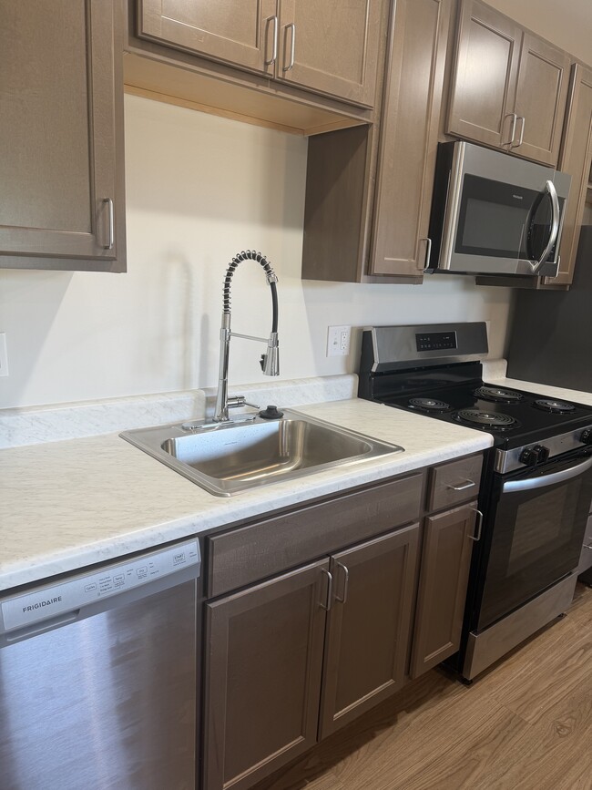 ONE BEDROOM - Rosedale Hills