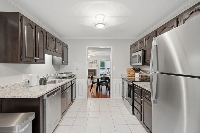 Photo - 110 Planetree Ln