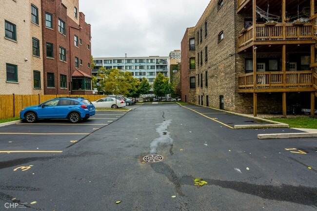 5800 N Kenmore - Assigned Off Street Parking - Kenmore 5800 N