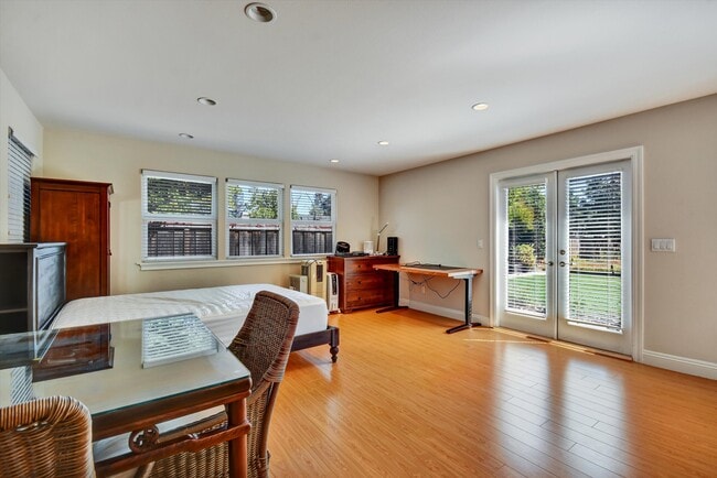 Building Photo - 1368 Oakhurst Ave Rental