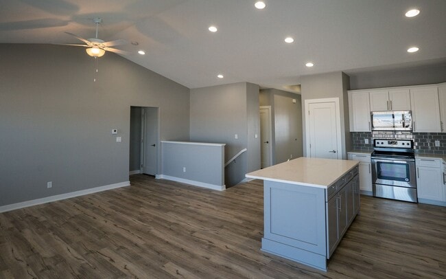 Photo - Beautiful 4 Bedroom Home! 3 Car Garage!