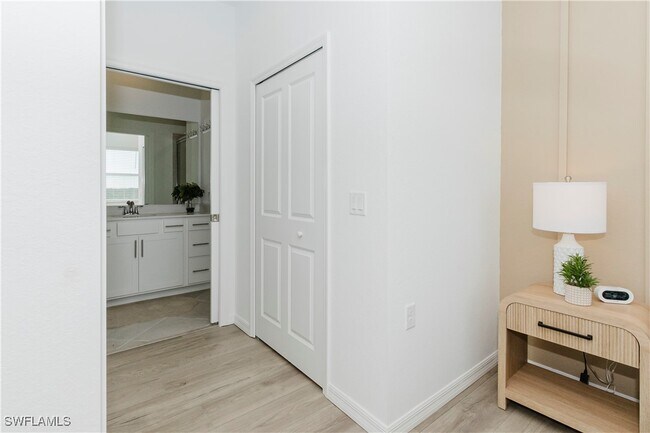 Building Photo - 15275 Grn Acrs Ave Unit 338