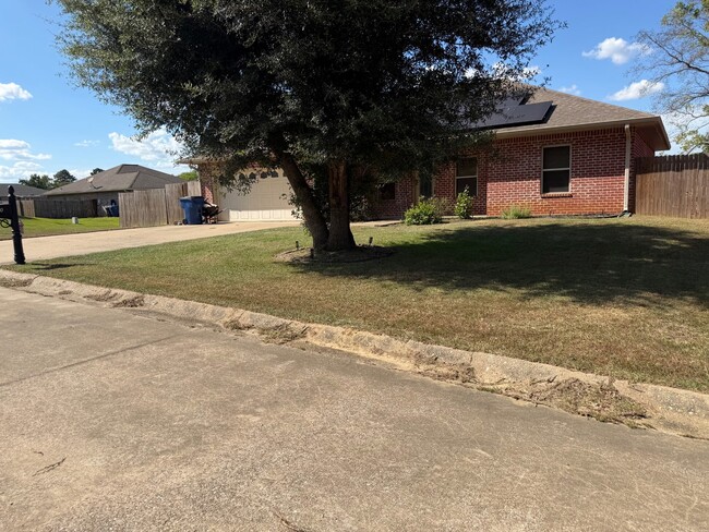 Photo - 1210 Willow Cir