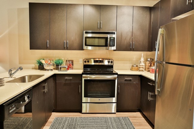 The Met at Fashion Center apartments — community photo