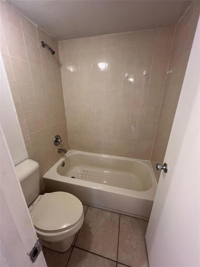 Photo - 721 N Pine Island Rd Unidad 207