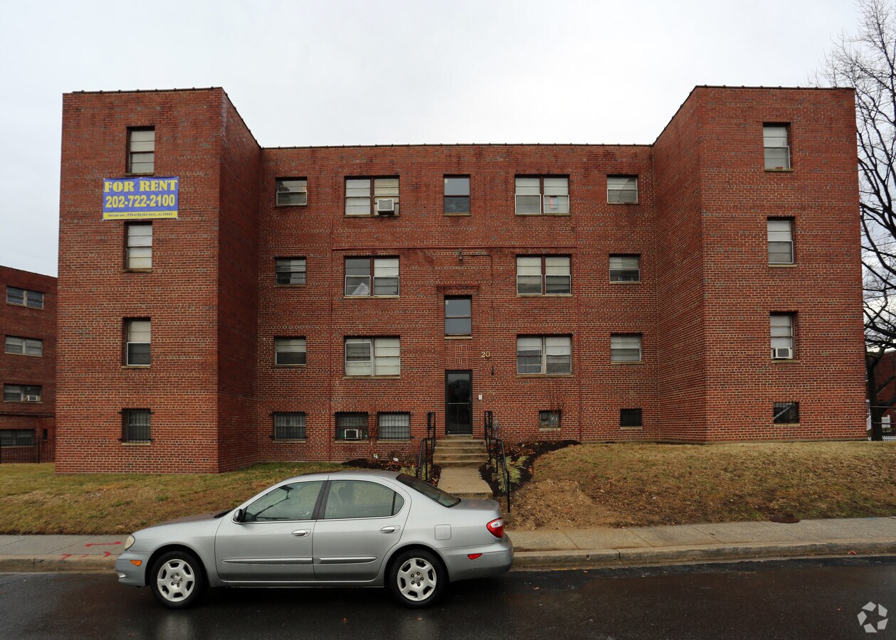 Photo - 20 Kenilworth Ave NE