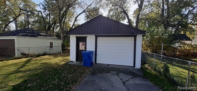 8662 Ford Ave