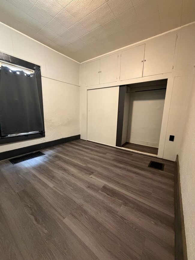 Photo - 3 Bed | 1 Bath Home for Rent in Alton – $1,300/Month