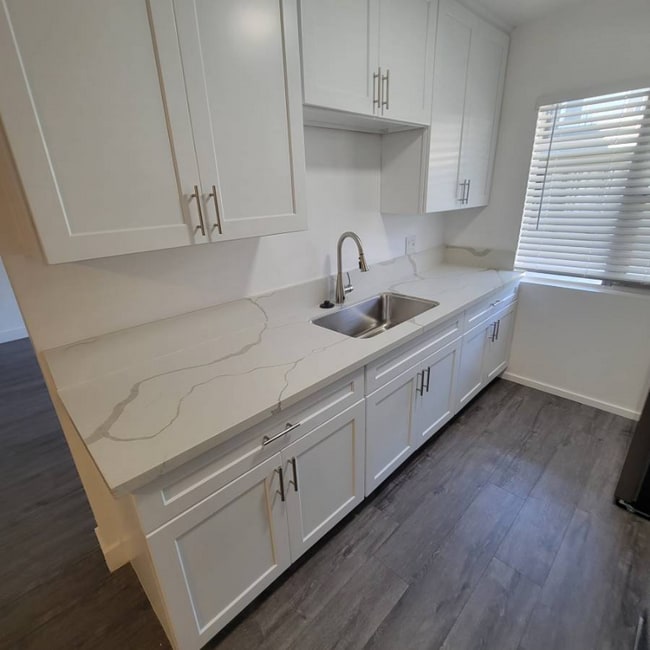 Photo - 3956 Stevely Ave Unidad 2