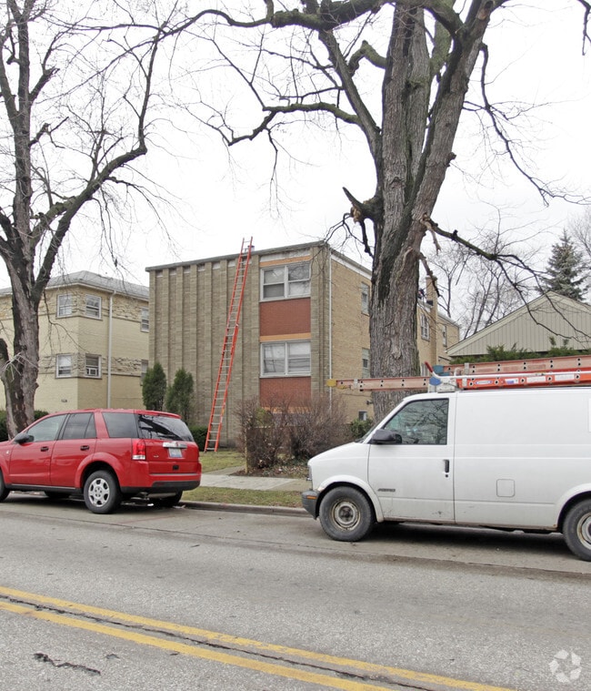 352230 Oak Park Ave Apartments For Rent in Berwyn, IL