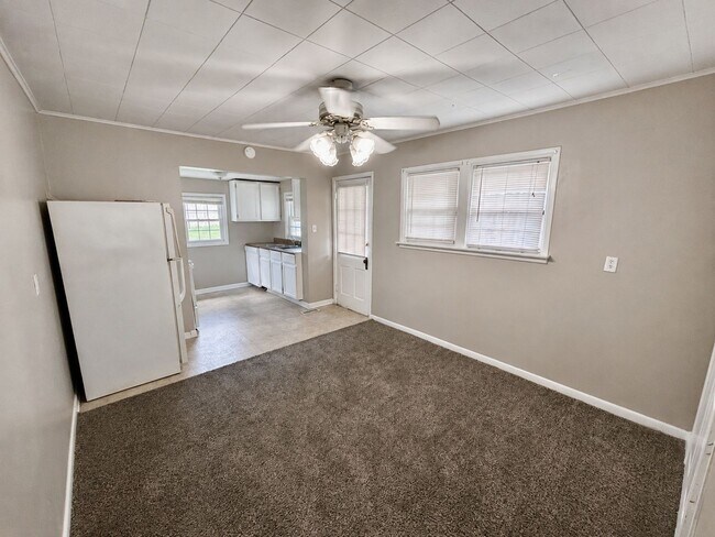 Photo - 627 Golfview Dr