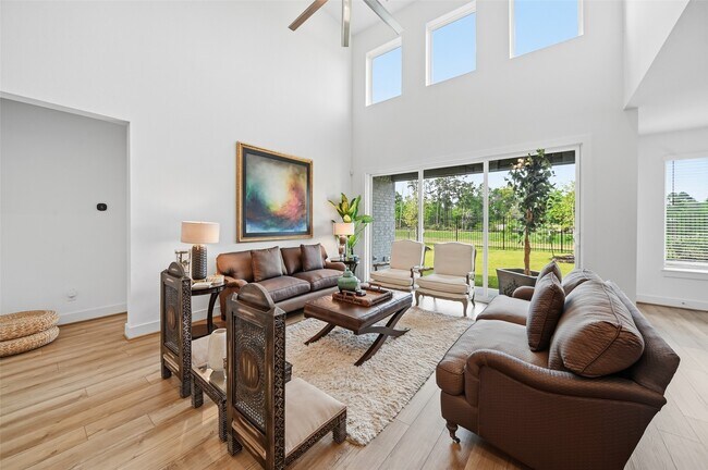 Photo - 8022 Hingham Ln