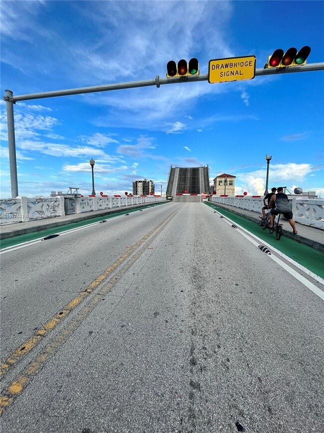 Photo - 555 NE 15th St Unit 15G