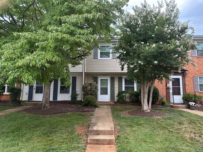Building Photo - Georgetown Forest Townhomes off Old Forest Road