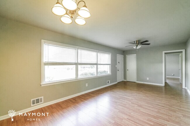 Photo - 933 Clay Rd SW