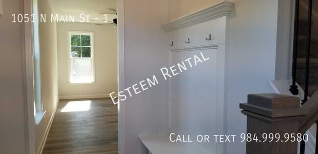 Photo - 1051 N Main St