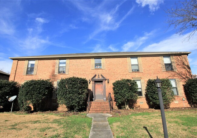 Building Photo - Move In Special: 1/2 Off 1st Month's Rent! Unit A Rental
