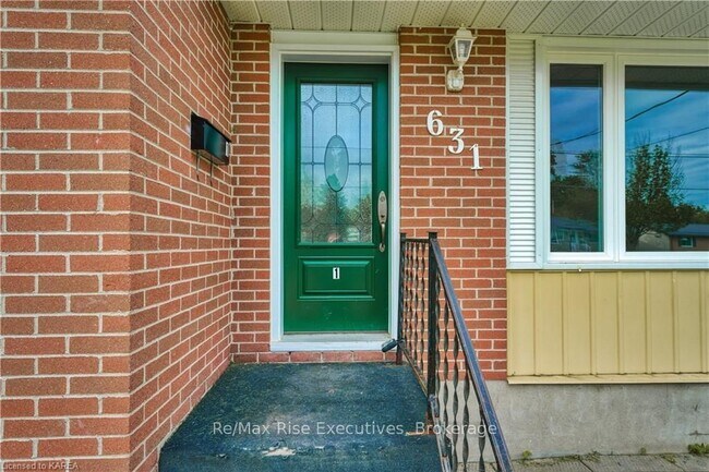 Photo - 3-Bed Main Floor | $2599 ALL-INCLUSIVE | 1 Month Rent Free! Unit 1