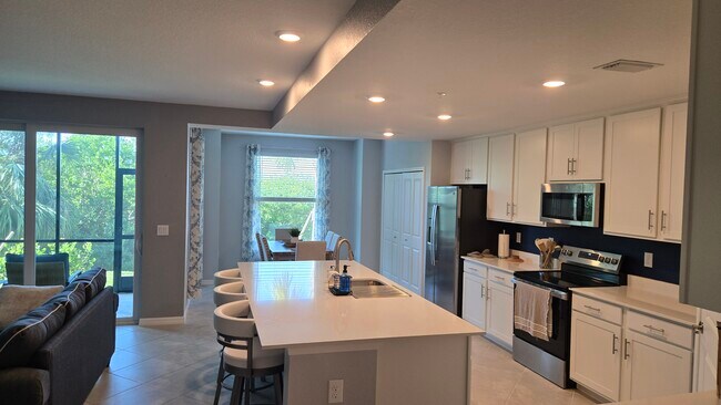 Building Photo - 14281 Heritage Landing Blvd Unit 1413