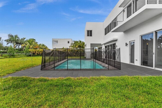 Photo - 16644 Botaniko Dr N