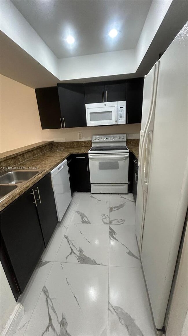 Building Photo - 16220 NW 2nd Ave Unit 512