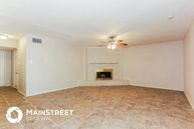 Photo - 817 Sandalwood Ln